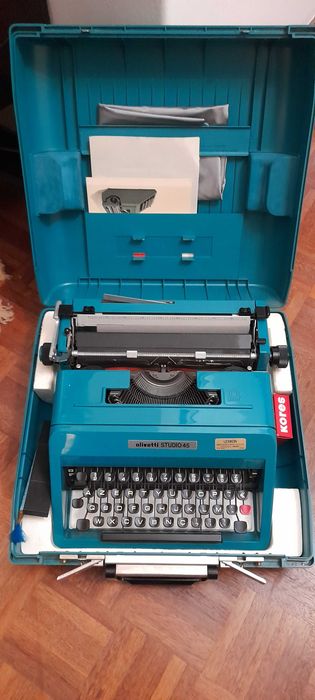 Maquina escrever antiga da marca Olivetti