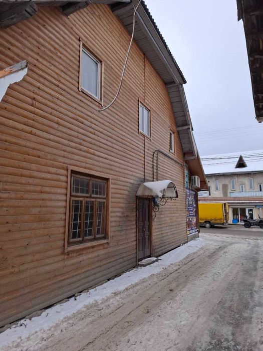 Продаю приміщення в центрі Ворохти біля дороги. 180м2.