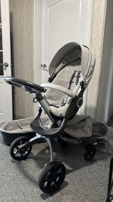 Коляска STOKKE у сірому кольрі