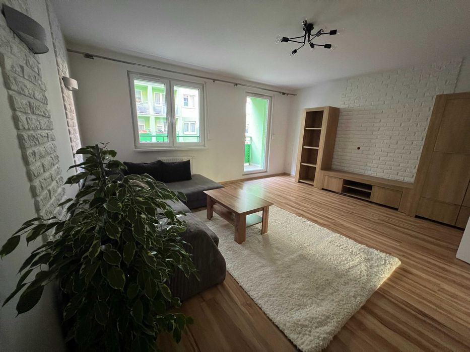 Gaj - swieżo po remoncie, 2 pokoje z osobną kuchnią i balkonem