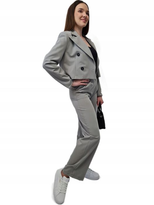 Nowoczesny Garnitur Damski Szary, Krótka Marynarka I Szerokie Spodnie,