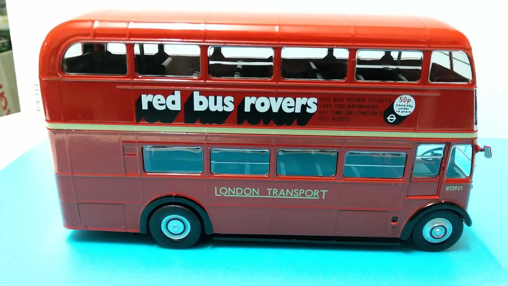 AEC Regent III RT - Red Bus: Miniatura autocarro Londres - escala 1/43