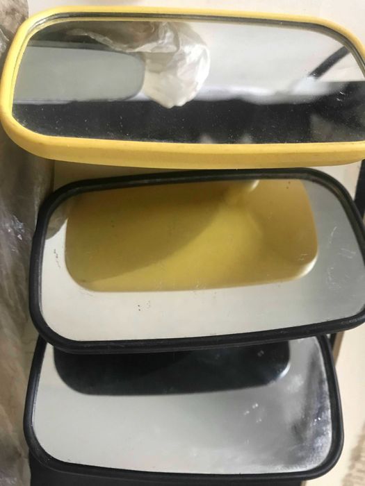 Дзеркало заднього виду різні