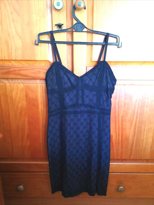 Vestido curto e justo preto com renda Zara, tamanho S novo