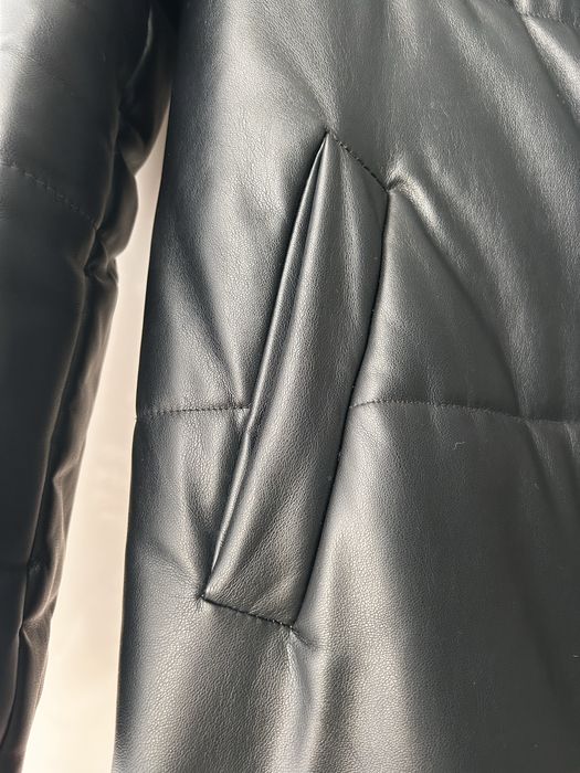 Зимовий пуховик з екошкіри