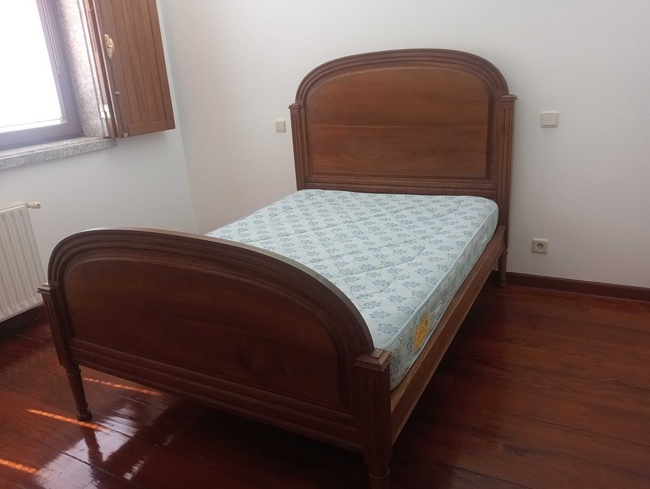 Cama casal com estrado e colchão