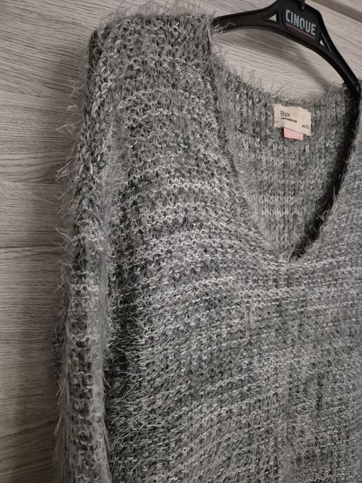 Sweter puchaty Bershka - S