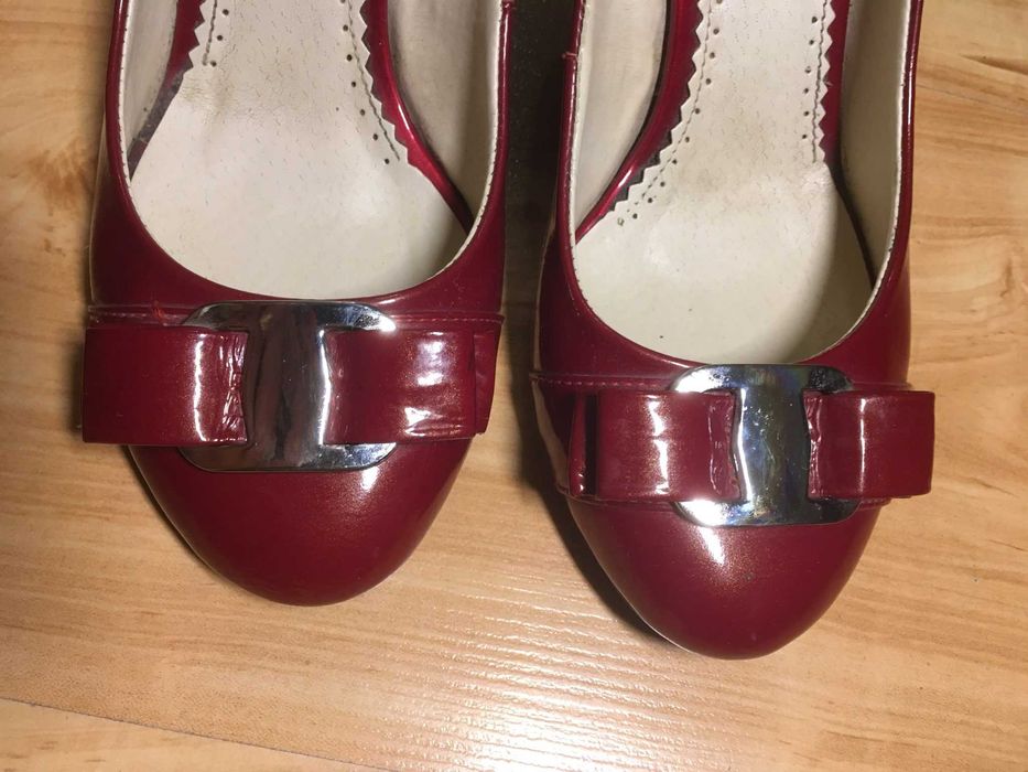 Кожаные лаковые туфли, размер 36. Отдам