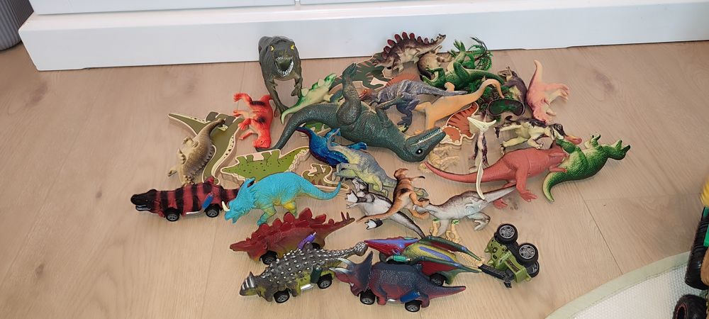 Kolekcja: figurki dinozaurów / dinozaury