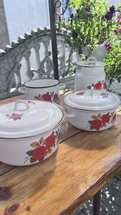 Набор эмалированных кастрюль