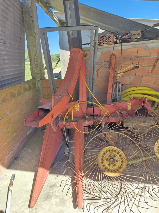 Vende-se Ensilador Kverneland Taarupusado
