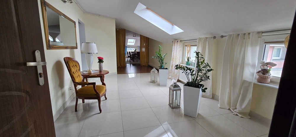 Przestronne 4 pokojowe mieszkanie z klimatyzacją