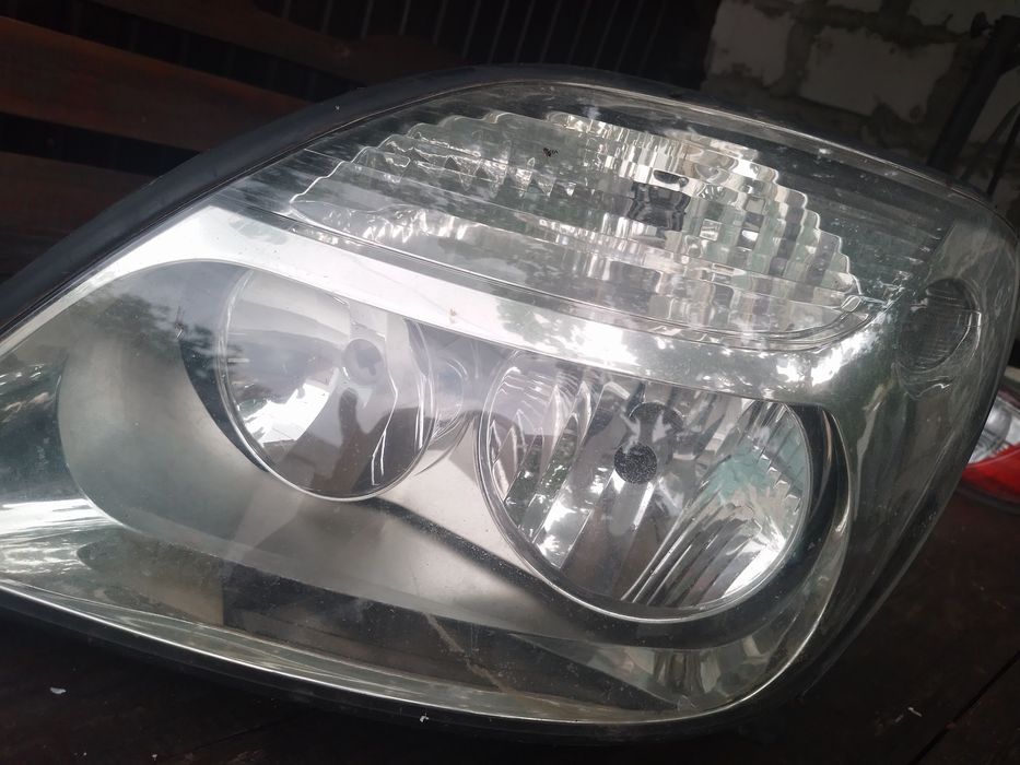 Продам фары RENAULT Scenic 2005год
