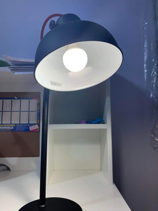 Lampka biurkowa .