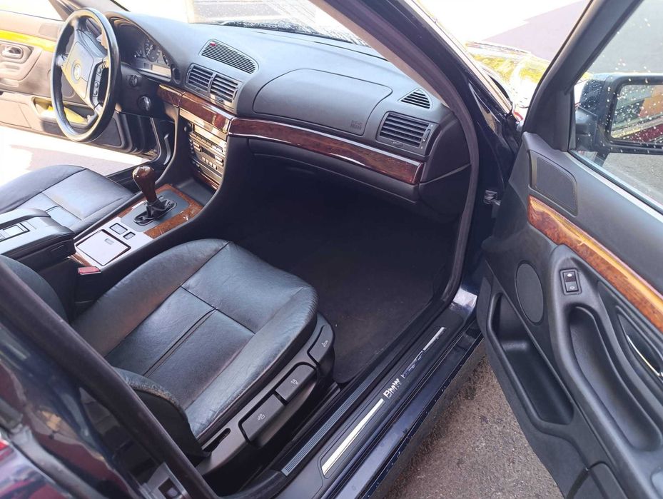 730d ano 2000, Carro pintado á 6 meses