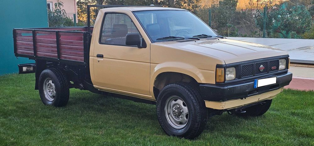 Nissan 4x4 caixa aberta direção assistida, três lugares