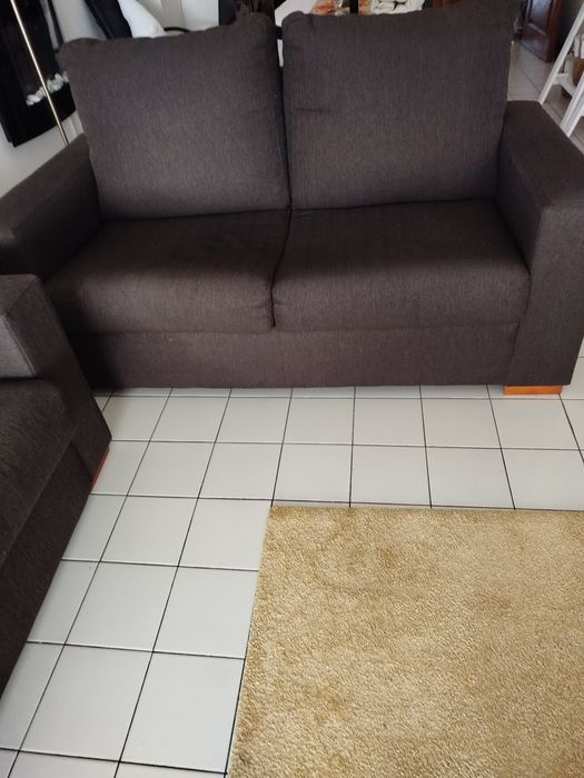 Sofás de tecido castanho