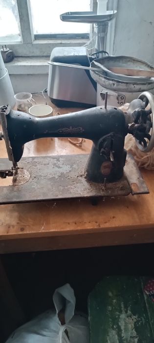 Продам  швейные машинки старого образца