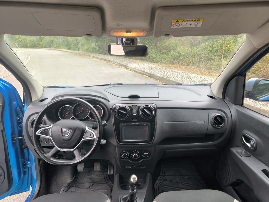 Dacia Lodgy 1.5 Blue dCi Stepway 7L - Nova e Revisada