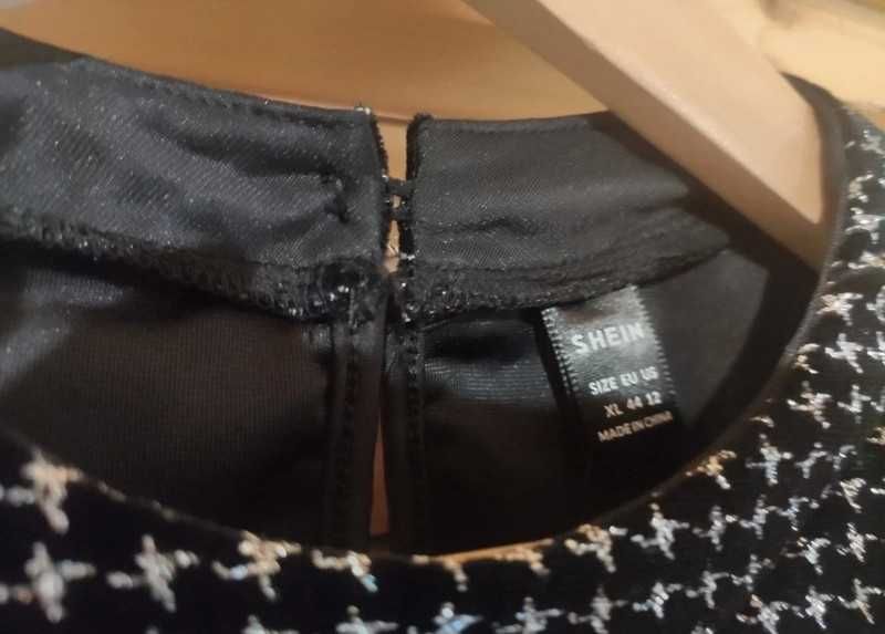 T-shirt curta brilhante NOVA