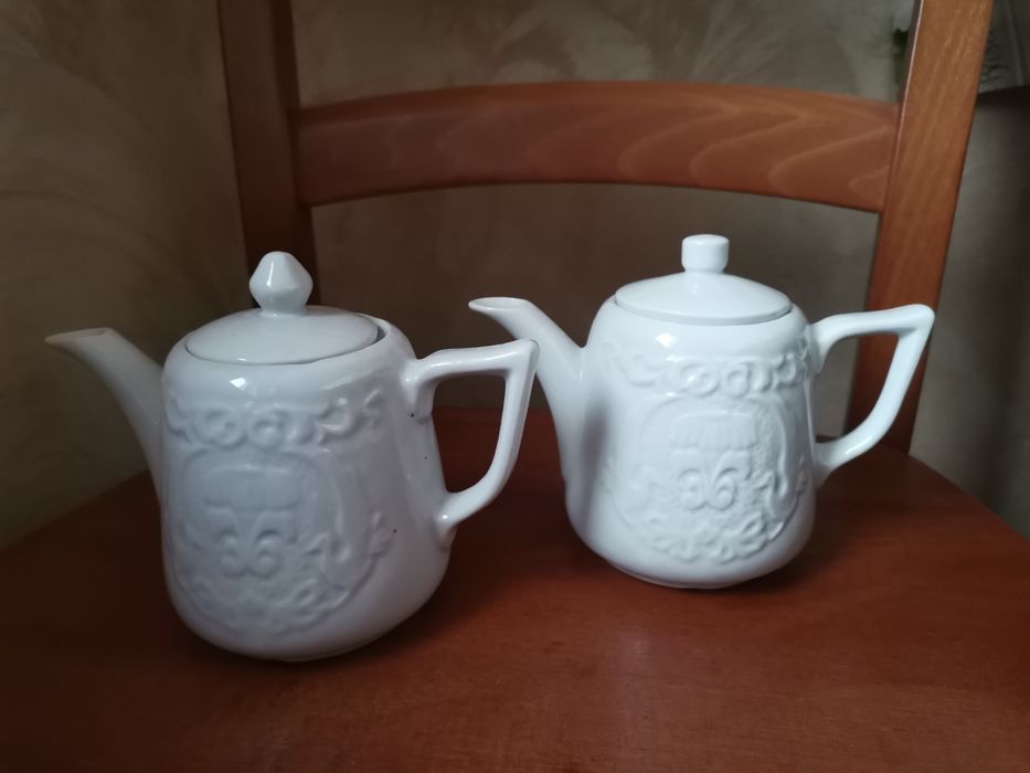 Zestaw dwóch dzbanuszków