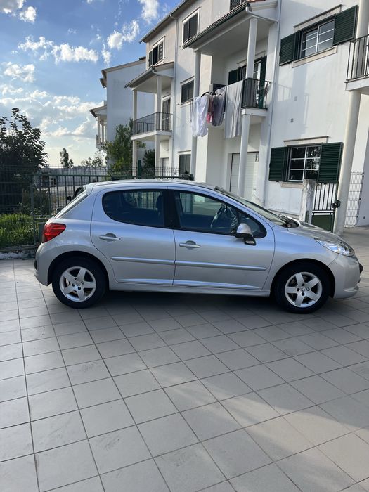 Peugeot 207 1.4 vti 95 cv foto 3