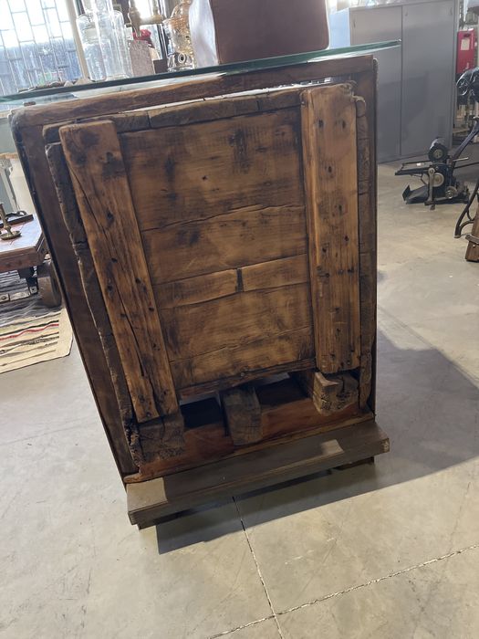 Balcão industrial de madeira antiga