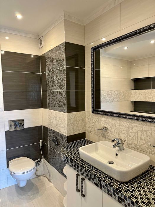 Оренда ПРОСТОРОЇ ДВО(ТРИ)КІМНАТНОЇ квартири вул. Руська 219Е