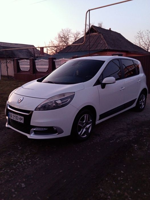 ТЕРМІНОВО. Продам Рено Сценік економний дизель.