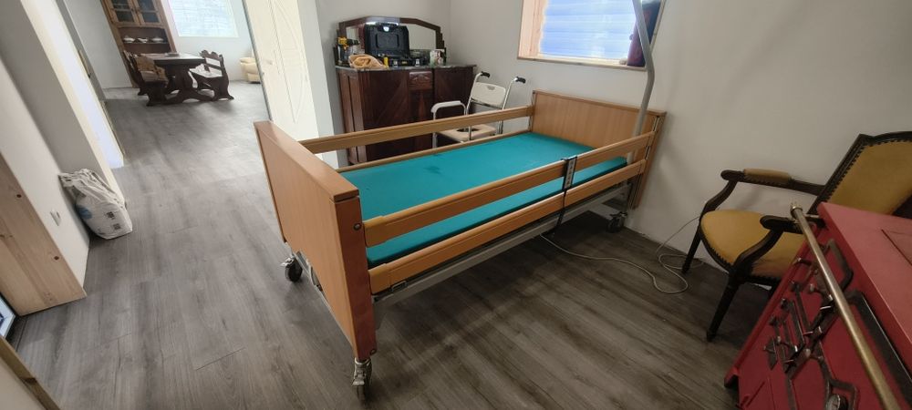 Cama articulada elétrica e elevatória hospitalar