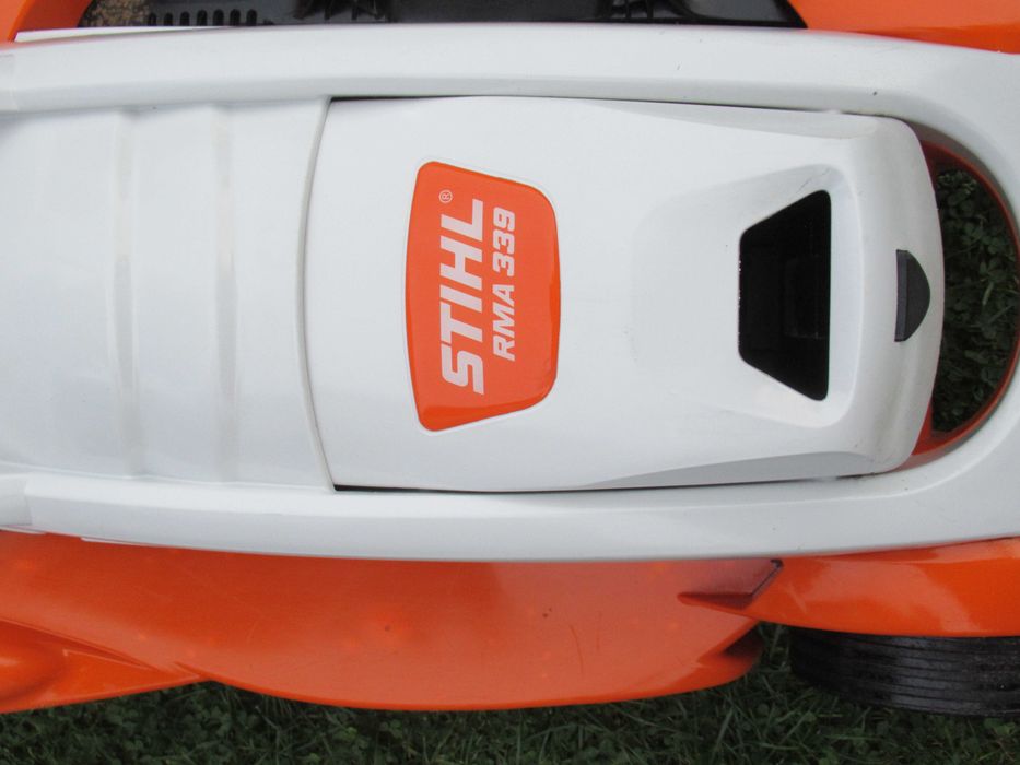Kosiarka Akumulatorowa Stihl RMA 339 z akumulatorem i  ładowarką