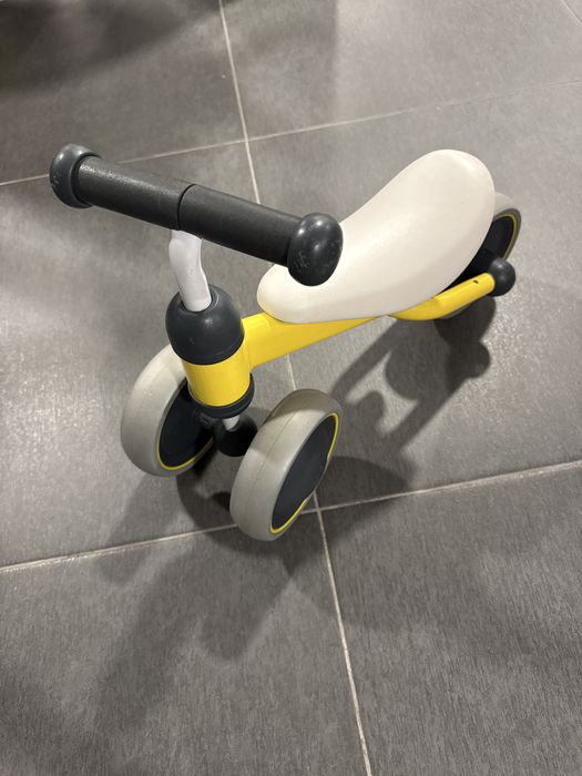 Mini triciclo para crianca ganhar o primeiro equilibrio