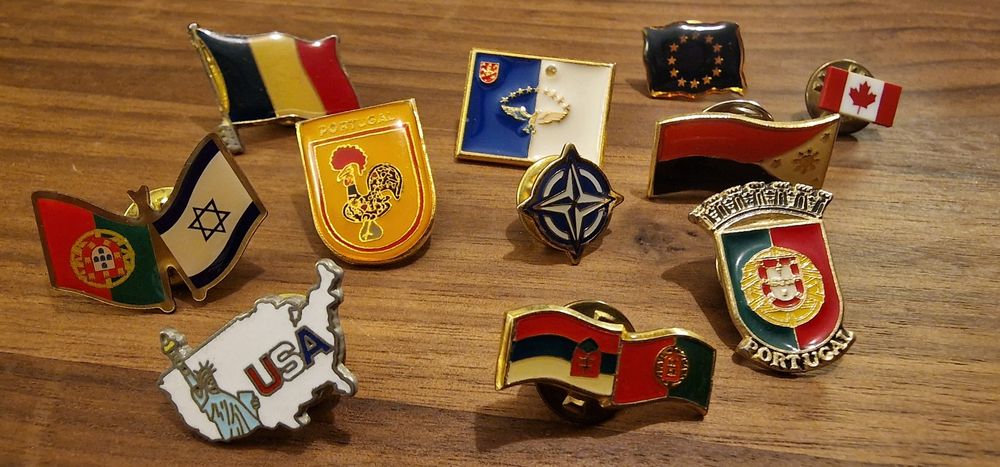 Pins diversos de paises e organizacoes internacionais