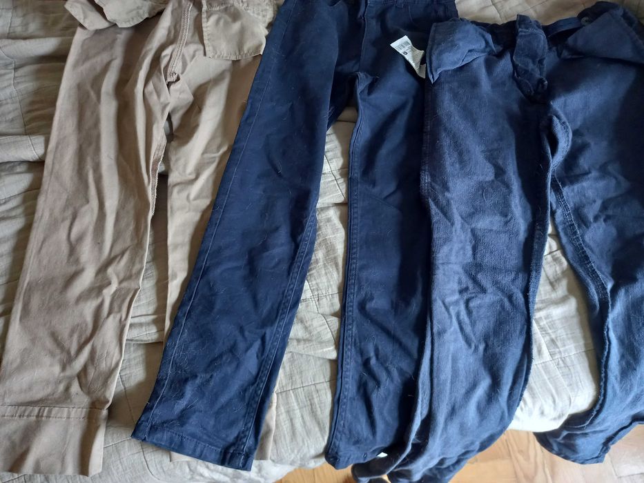 Conjunto de calças ( 1 beje, 2 azuis)