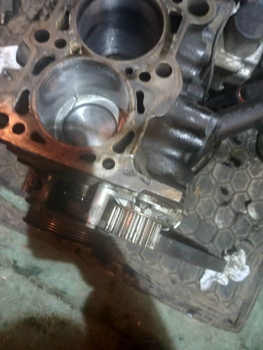 Двигатель на Фольцваген 2л бензин