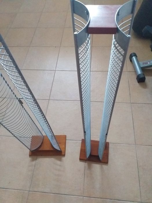 Colunas para colocar cd/dvd