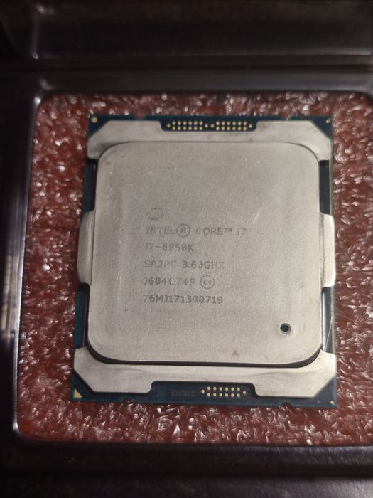 Processor intel core i7 6850K 3.60GHZ 
W dobrym stanie