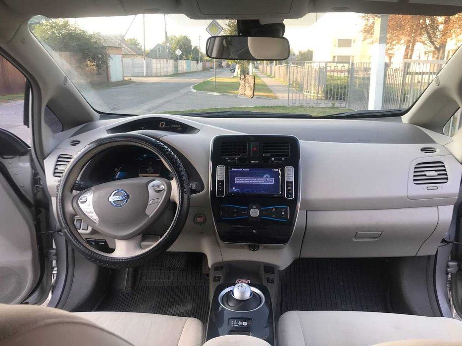 Оренда/прокат Nissan Leaf (24кВт) 2012 року