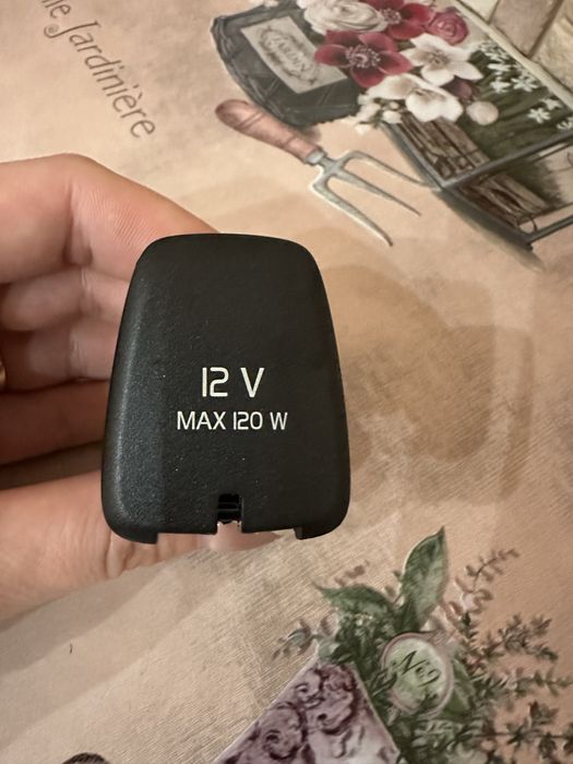 Розетка 12V для Volvo артикул 31346799 оригинал