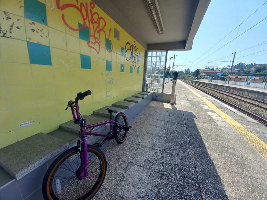 BICICLETA BMX - cor roxa