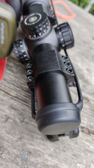 Продам шестикратный прицел с крышкой