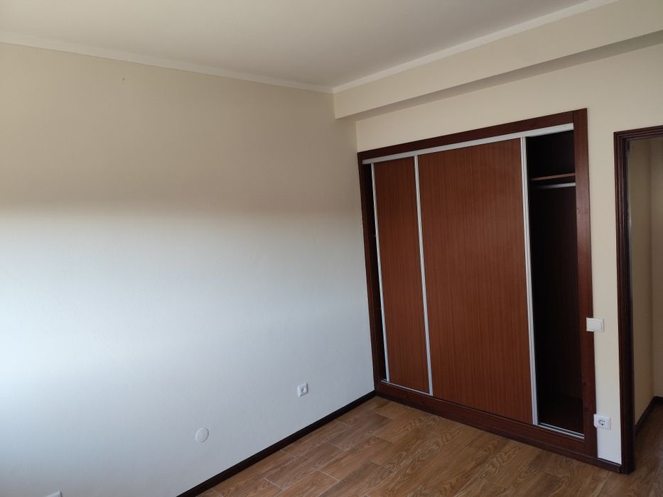 Alugo apartamento T2