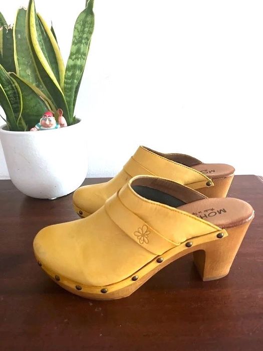 Socas amarelas Mohino pele 39 estilo clog