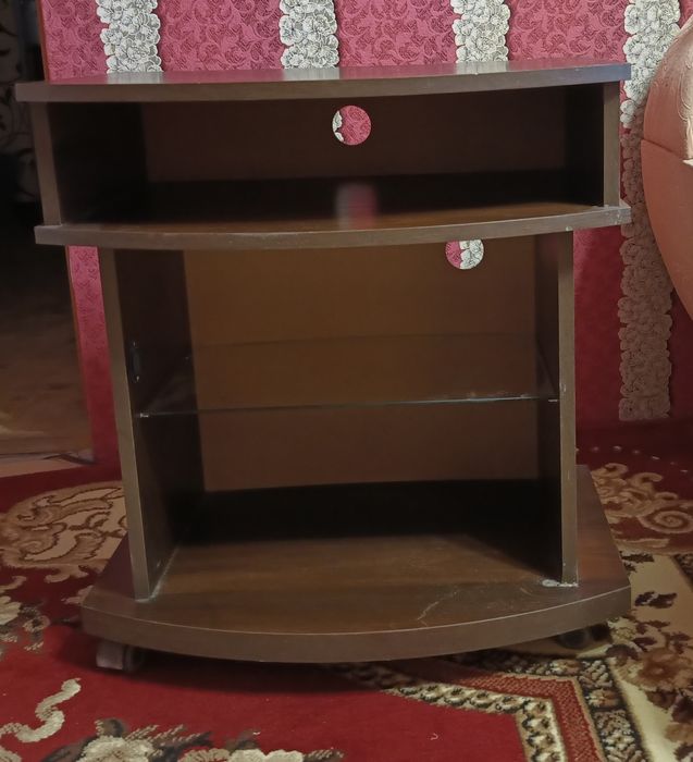 Тумба під тв на коліщаках