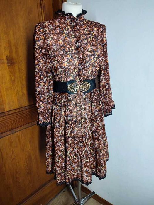 Piękna sukienka w kwiaty marki Y.A.S