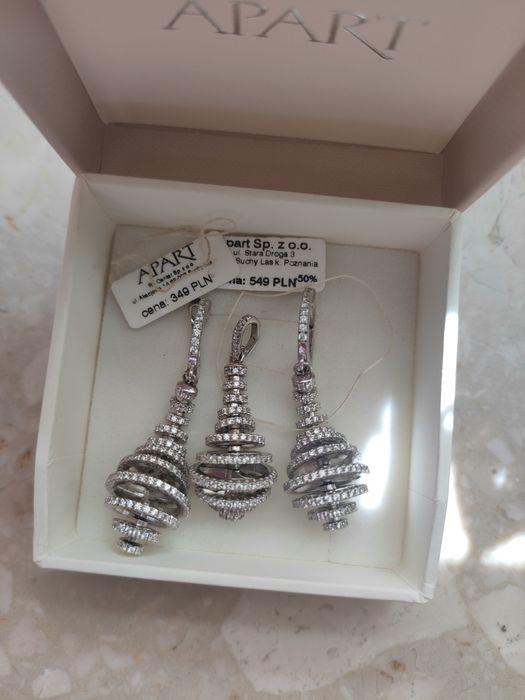 Piękny komplet Apart lśniący niedostępny wzór