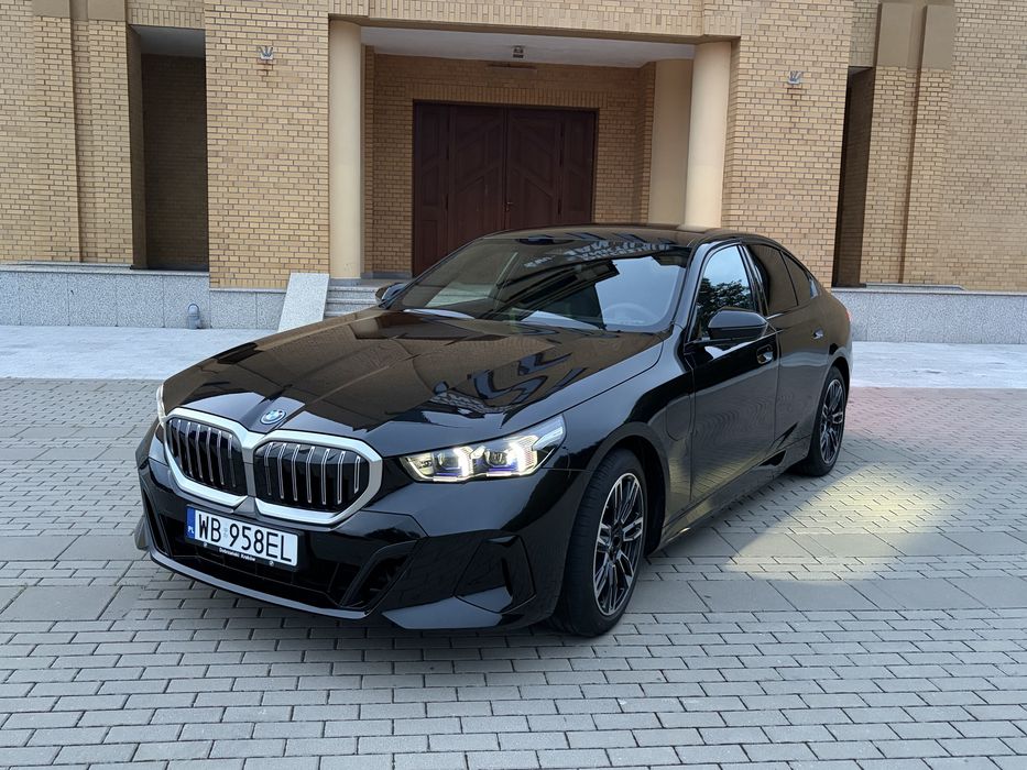 Czarne BMW serii 5 do ślubu
