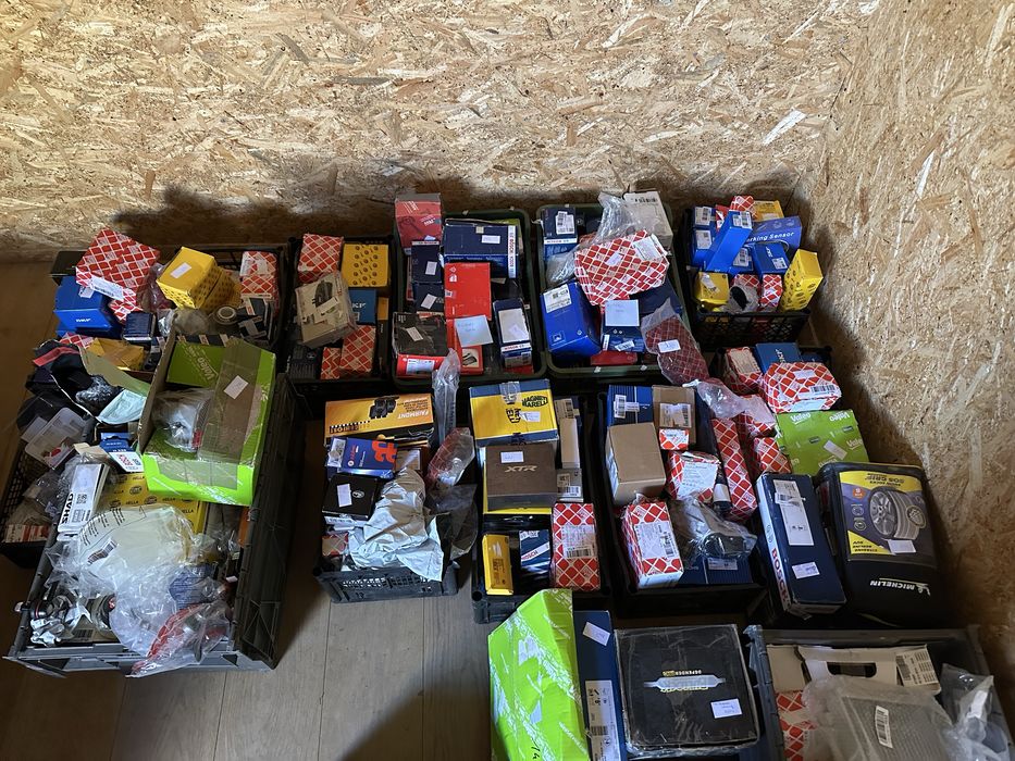 Czesci samochodowe 300 sztuk