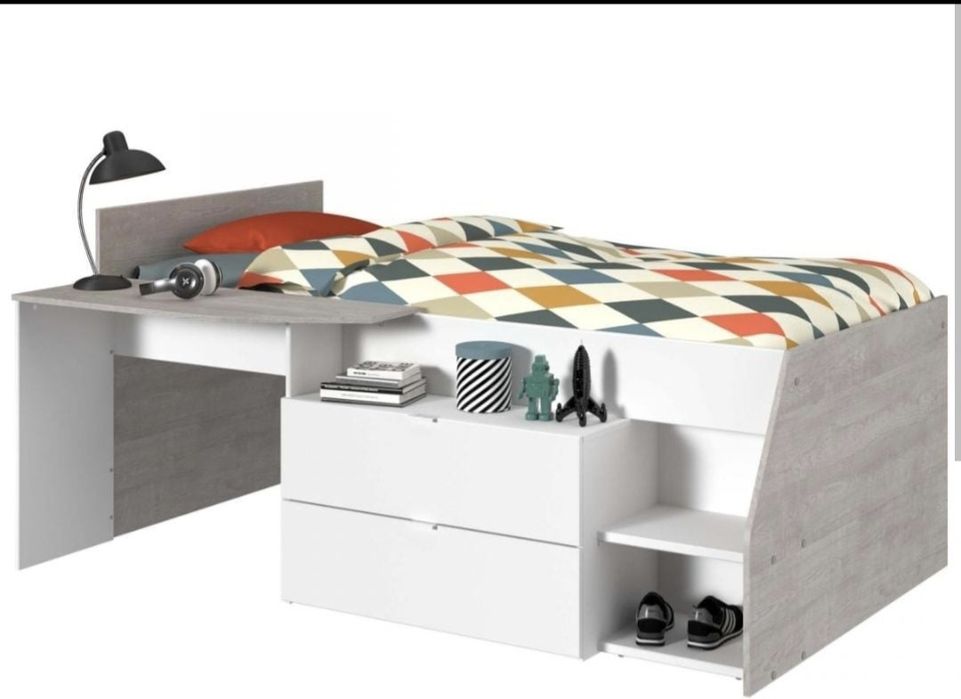 Cama de criança com secretária