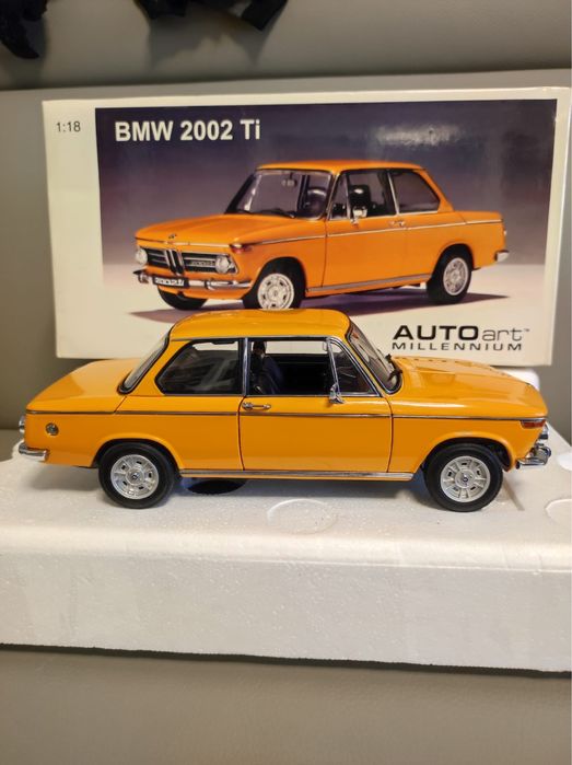 AutoArt 1:18 BMW 2002 Ti Pomarańczowy — piękny i rzadki